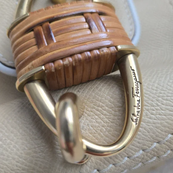 Salvatore Ferragamo Leather Shoulder Bag – Neutral | COA | Very Good Condition - Picture 4 of 16